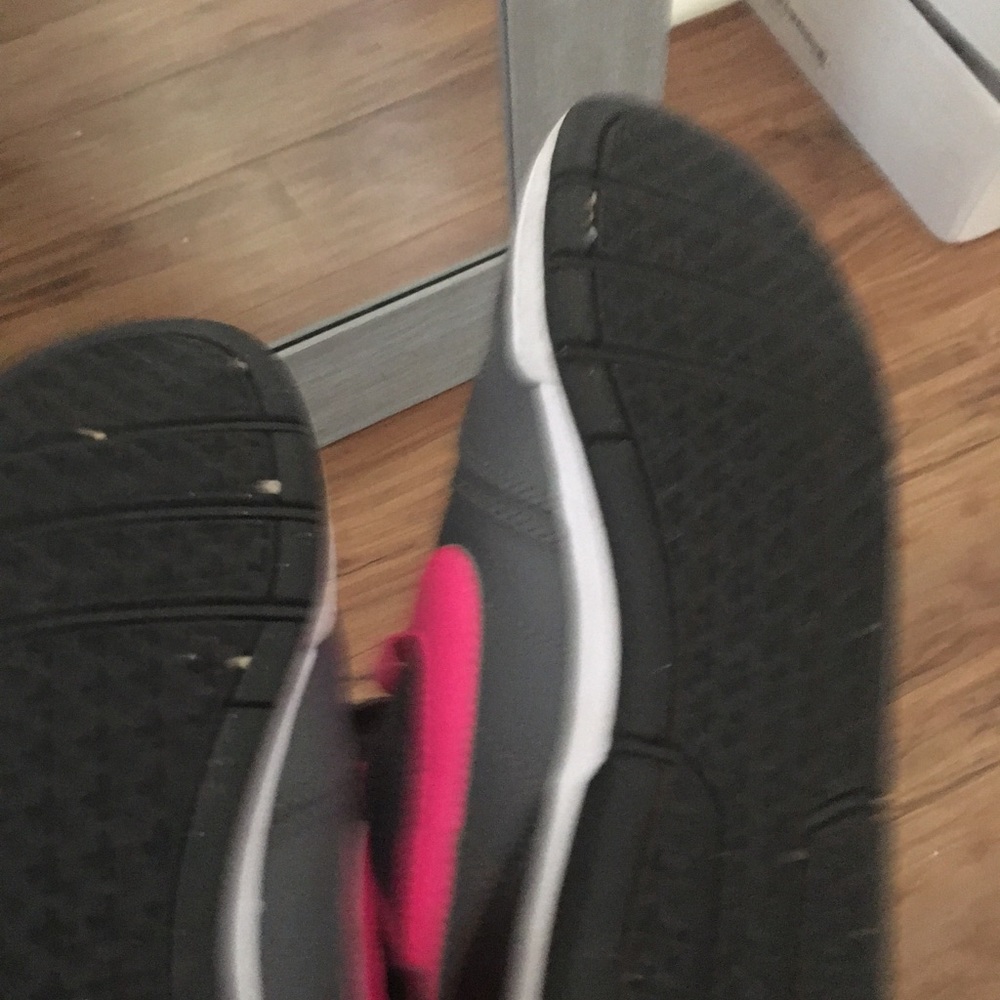 Nike’s - Picture 3 of 3